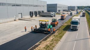 Как асфальтировать территорию предприятия без остановки работы